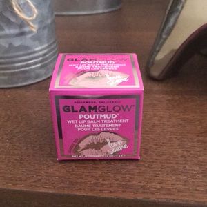 Glamglow poutmud in color LOVE SCENE